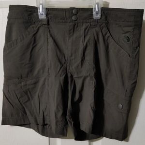 North face shorts hunter green